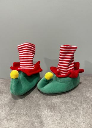 Детские новогодние  пинетки/тапочки на 0-3 месяца john lewis baby santas' little helper