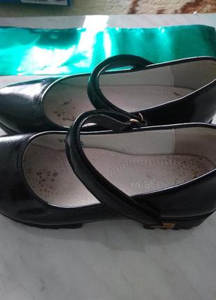 Черные лакированные туфли,35размер(маломерят)3 фото