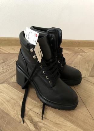 Ботильйни чоботи черевики zara шкіра
