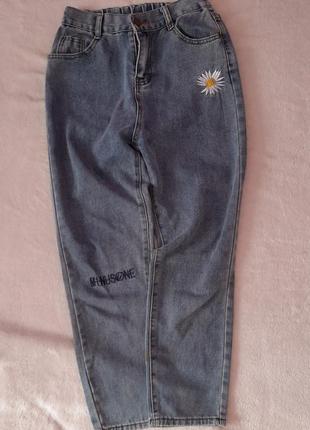 Джинси мом з високою посадкою