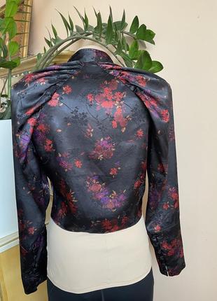 Фірмова вкорочена блуза zara з об’ємними рукавами в японському стилі2 фото