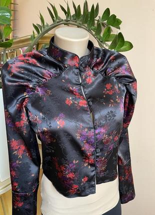 Фірмова вкорочена блуза zara з об’ємними рукавами в японському стилі6 фото