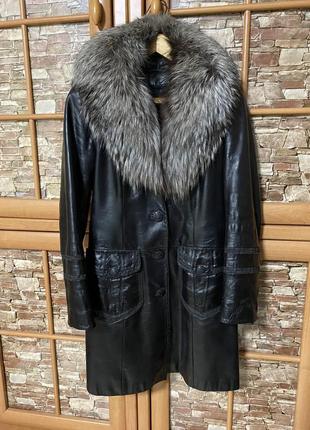 Шкіряне пальто з чорнобуркою1 фото