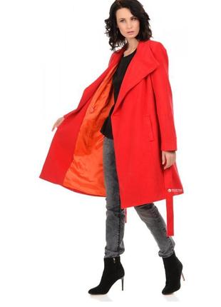 Червоне пальто з поясом3 фото