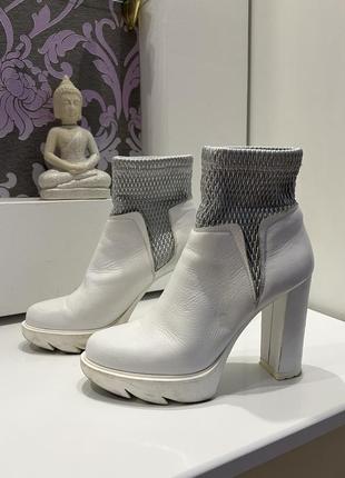 Натуральні шкіряні черевики розмір 39.5 (25.8 см)