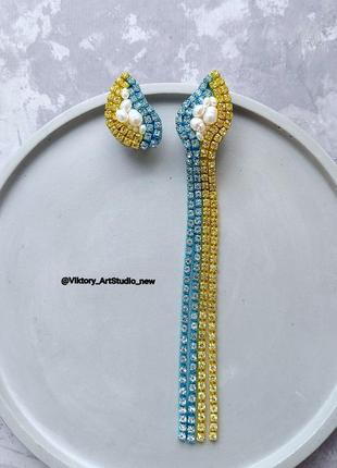 Асиметричні сережки ручної роботи патріотичні з перлами3 фото