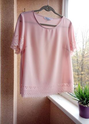 Красивейшая блуза нежно-розового цвета с декоративной перфорацией по низу2 фото