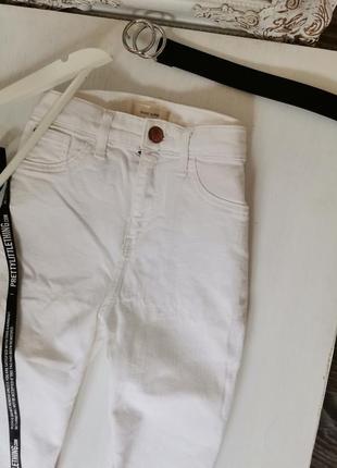 Крутые трендовые белые джинсы высокой посадки 12854 фото