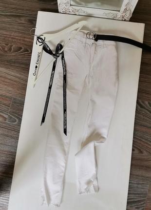 Крутые трендовые белые джинсы высокой посадки 12853 фото
