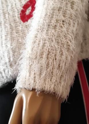 Молочний світер травка оверсайз з вишивкою, стильный молочный свитер травка оверсайз с принтом губ7 фото