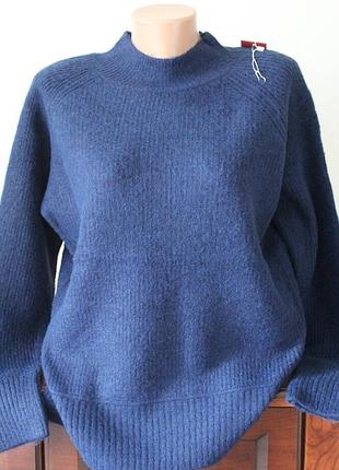 Шикарная тёплая кофта с воротником стойкой.