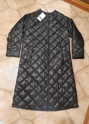 Zara пальто стеганное чёрный черный искусственная кожа