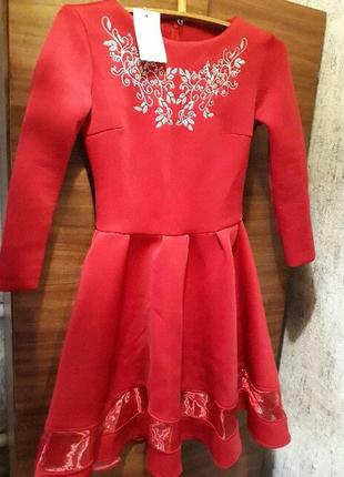 Стильне червоне плаття 3