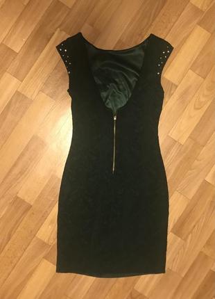 Фирменное платье с приоткрытой спиной