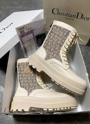 Замечательные женские утеплённые ботинки в стиле christian dior boot beige logo бежевые на флисе