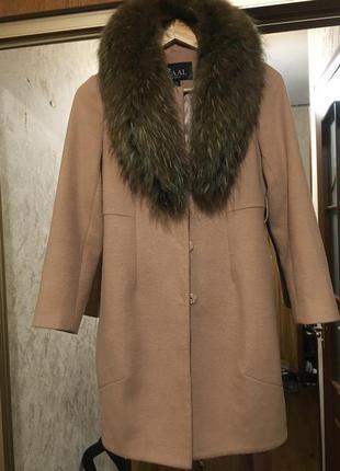 Стильне шерстяне вовняне пальто zaal з натуральним хутряним коміром3 фото