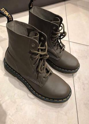 Новые.крутые  ботинки dr.martens  39 -40р-р.оригинал!!!3 фото