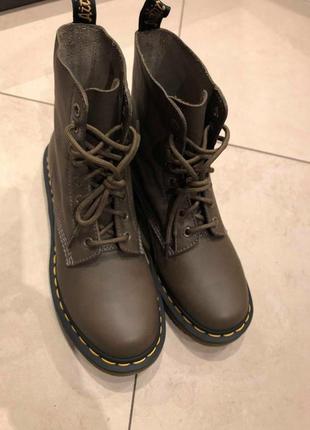 Новые.крутые  ботинки dr.martens  39 -40р-р.оригинал!!!4 фото