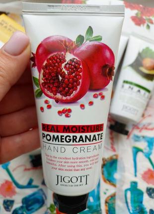 Крем для рук з екстрактом граната jigott real moisture pomegranate hand cream