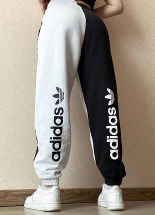 Штани джоггери в стилі adidas