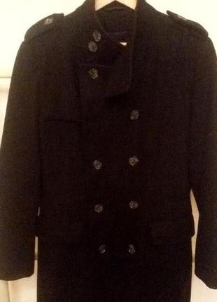 Фірмове чоловіче пальто