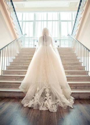 Весільне,шикарне,дуже гарне плаття зі знімним шлейфом1 фото