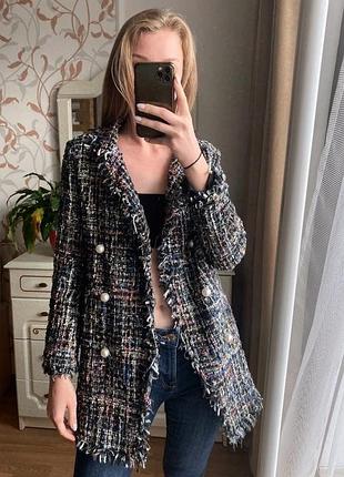 Піджак з необробленим краєм