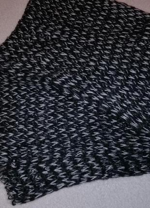Чорно-білий шарф