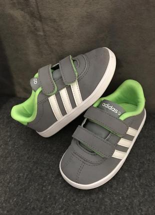 Кросівки adidas neo 22 р. оригінал