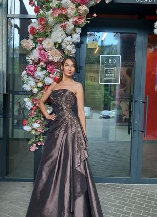 Женское длинное платье пышное блестящие камушки пайетки вечерний нарядный выпуск бал бала новогодняя с открытыми плечами