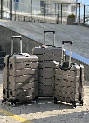 Турецька гарна валіза ,з подвійними колесами ,кодовий замок ,чемодан