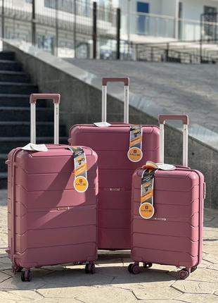 Надійні ,якісні ,турецькі валізи з поліпропілен ,гнучкі ,гнуться но не бьются ,кодовый замок ,подвійні колеса