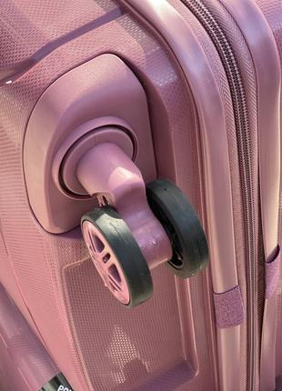 Надійні ,якісні ,турецькі валізи з поліпропілен ,гнучкі ,гнуться но не бьются ,кодовый замок ,подвійні колеса2 фото
