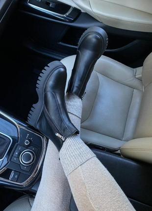 Теплые ботинки челси на резинке, сапоги черные кожаные женские зимние (зима 2022-2023) для женщин, удобные, комфортные, стильные10 фото