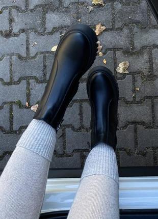 Теплые ботинки челси на резинке, сапоги черные кожаные женские зимние (зима 2022-2023) для женщин, удобные, комфортные, стильные7 фото