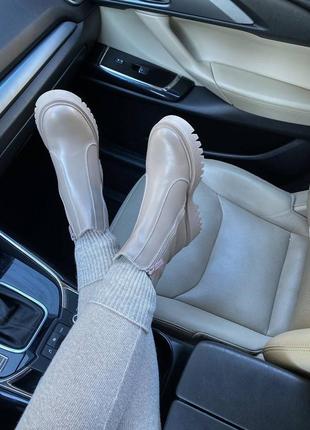 Теплые ботинки челси на резинке, сапоги невысокие, короткие, низкие бежевые кожаные женские зимние (зима 2022-2023) для женщин, удобные, комфортные3 фото