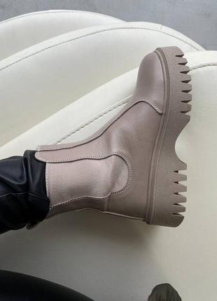 Теплые ботинки челси на резинке, сапоги невысокие, короткие, низкие бежевые кожаные женские зимние (зима 2022-2023) для женщин, удобные, комфортные4 фото