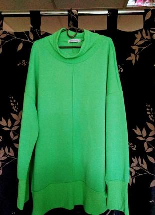 Свитшот большого размера.