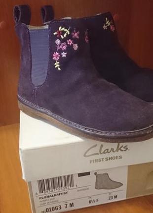 Красиві замшеві черевики чобітки clarks, 23 розмір