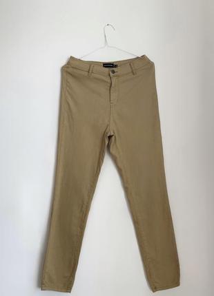 Джинсы с высокой талией prettylittlething