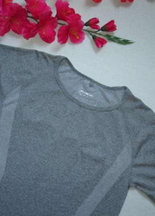 Бесшовная зональная спортивная термо футболка серый меланж workout2 фото