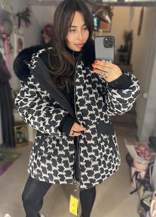 Стильна жіноча зимова куртка з хутром