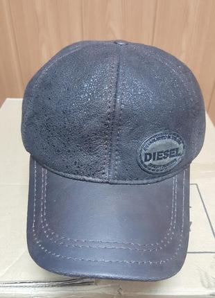 Бейсболка на натуральном меху