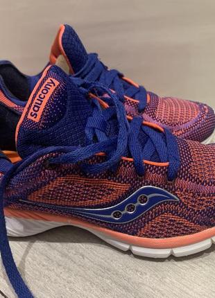 Фірмові кросівки saucony