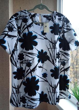 Красива блуза з цупкої тканини в квітковий принт