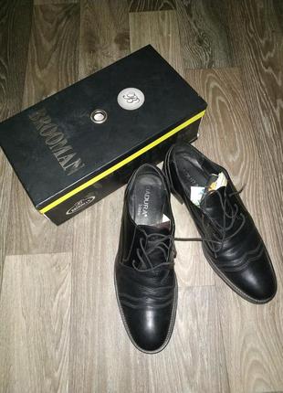 Туфлі чоловічі!розмір 42.країна виробник - польща.матеріал - натуральна шкіра.ціна 2500 грн.