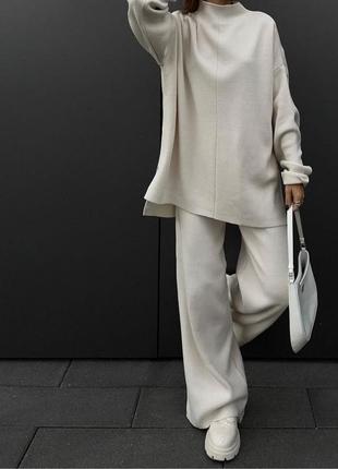 Бежевий, молочний теплий вязаний костюм светр світшот худі і широкі штани брюки кльош палаццо6 фото