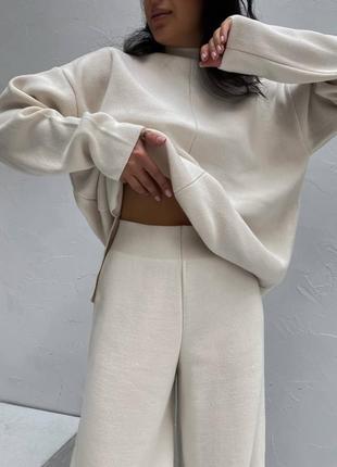 Бежевий, молочний теплий вязаний костюм светр світшот худі і широкі штани брюки кльош палаццо2 фото