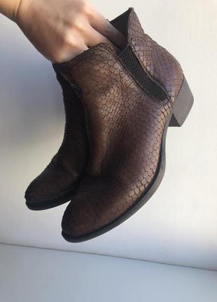 Шкіряні черевики, ботильйони tamaris