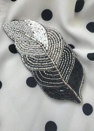 Брошка "пір'ячко" ручної роботи